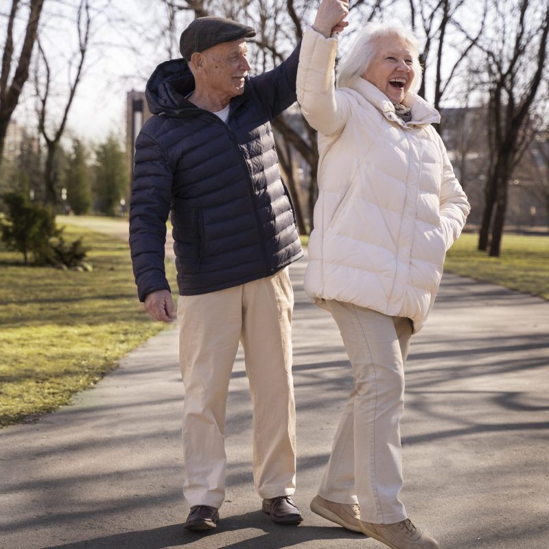full-shot-happy-senior-people-holding-hands